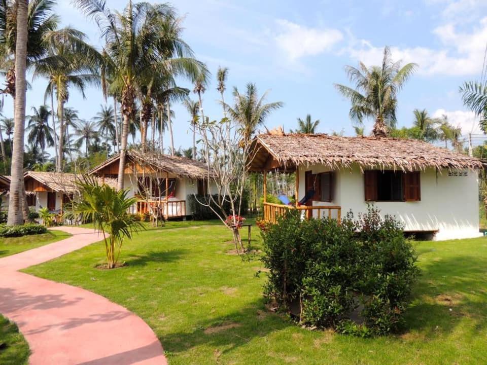 Sarana Bungalows (Adults Only) Baan Tai Dış mekan fotoğraf