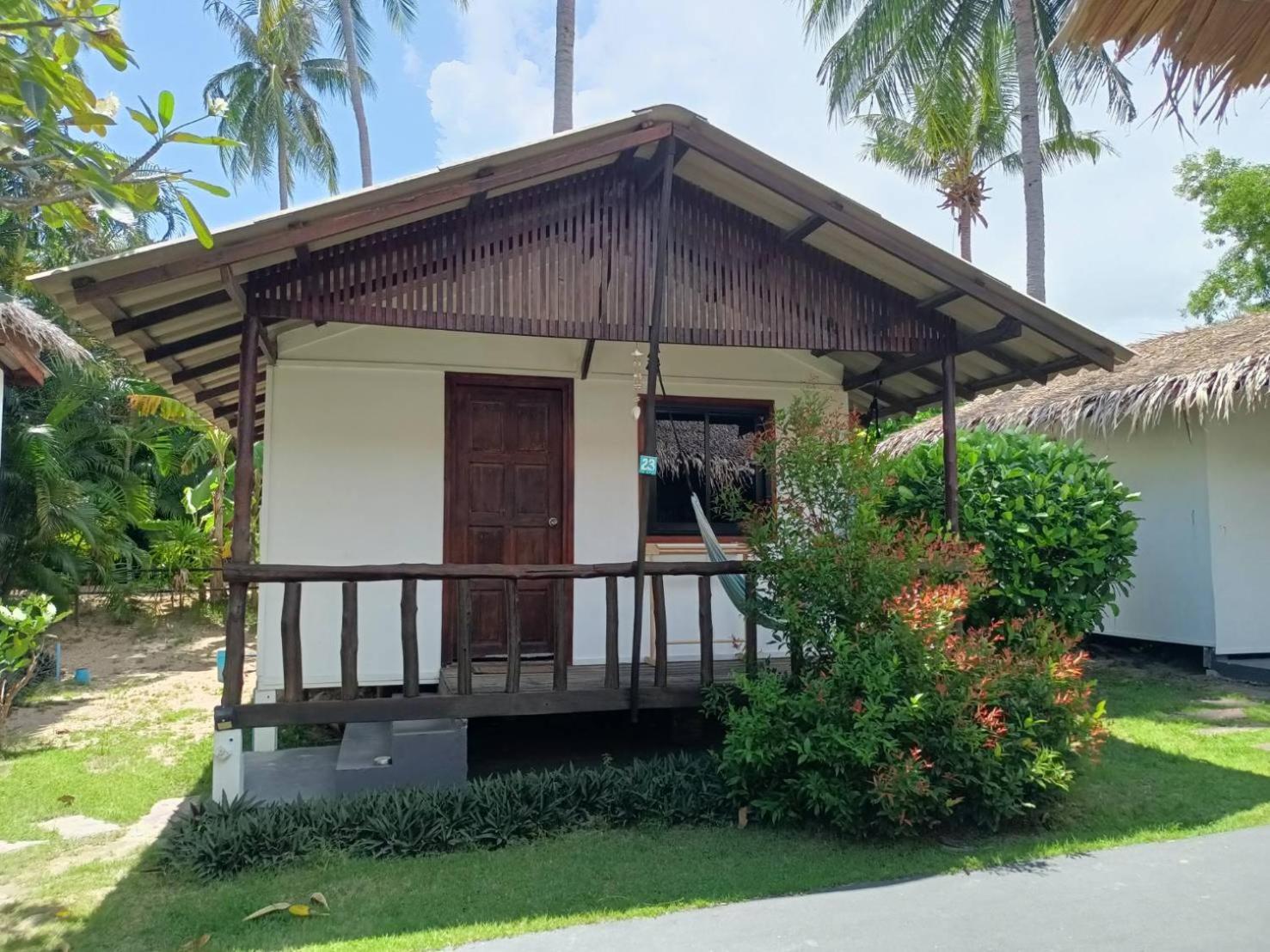 Sarana Bungalows (Adults Only) Baan Tai Dış mekan fotoğraf